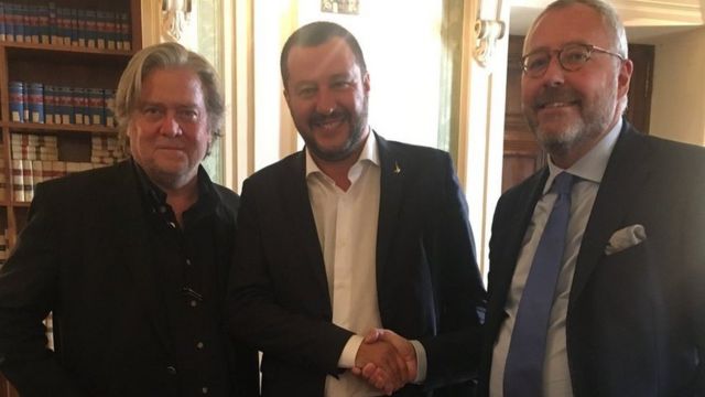 Soldan sağa: Steve Bannon, Belçikalı siyasetçi Mischael Modrikamen ve İtalya Başbakan Yardımcısı Salvini