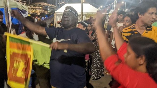 காலி முகத்திடலில் போராட்டக்குழுவினர்