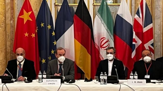 مقام های ایرانی از ایالات متحده انتظار دارند در جریان مذاکرات احیای توافق هسته ای برجام که در وین آغاز شده است، تحریم های ثانویه آمریکا بر خرید و فروش تسلیحات متعارف توسط ایران را رفع کند