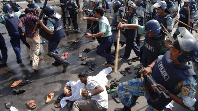বাংলাদেশে রাজনৈতিক সহিংসতায় প্রাণ হারিয়েছেন বহু মানুষ