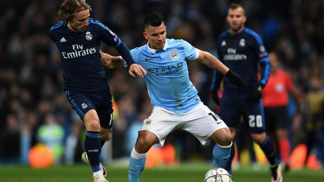 Lucas Modric wa Real Madrid na Aguero bagwanira umupira