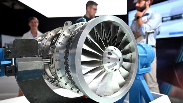 劳斯莱斯为暴风战斗机设计并制造发动机(photo:BBC)