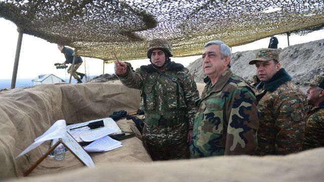 Serj Sarkisyan təmas xəttində yerləşən erməni hərbi postlarına baş çəkib