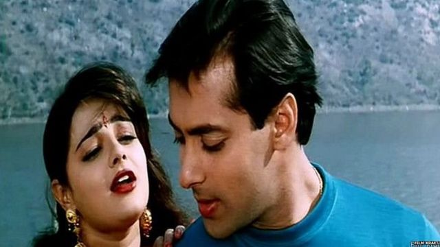 ममता कुलकर्णी एक फ़िल्म की सीन में