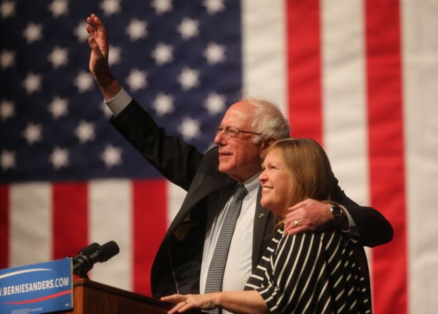 Bernie Sanders n'umugore we Jane mu bikorwa byo kwiyamamaza i Laramie, Wyoming, ku ya 05/04