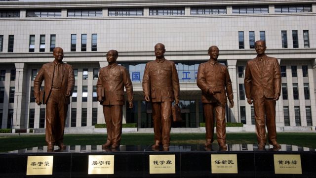 錢學森與「航天四老」銅像雕塑群在北京落成