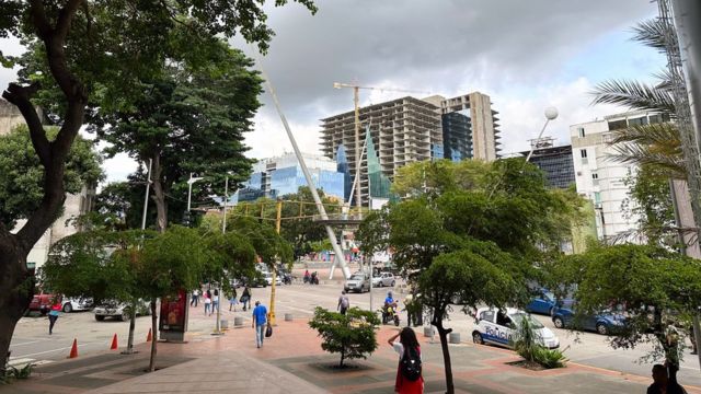 Plaza Alfredo Sadel, Las Mercedes, Caracas