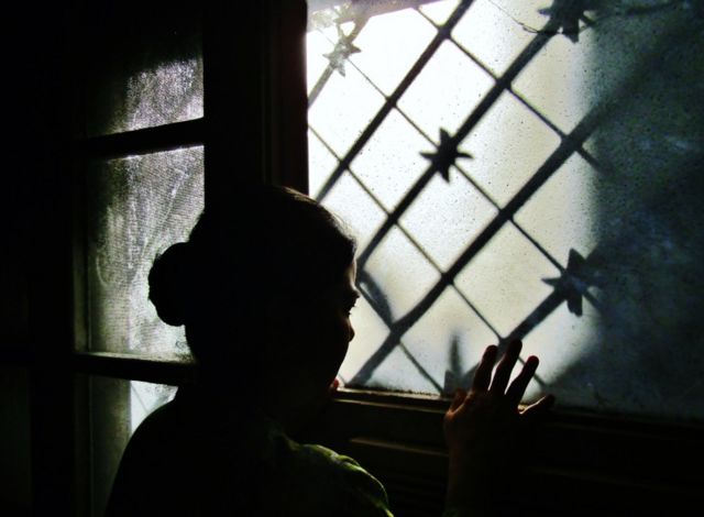 Mujer en una ventana