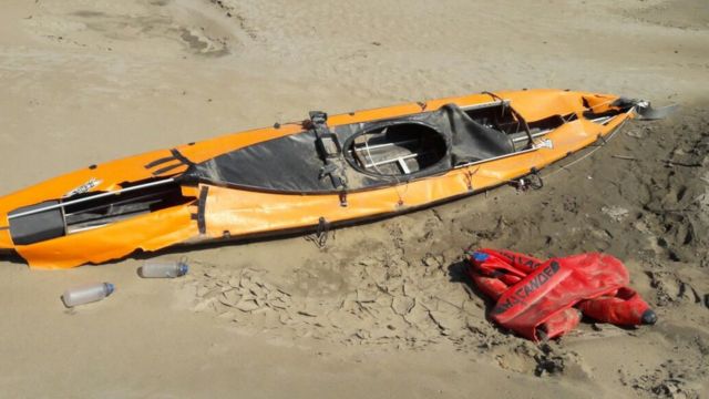 Caiaque na margem do rio Solimões