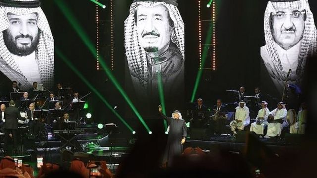 Les concerts publics ont été interdits dans le pays au début des années 1990.