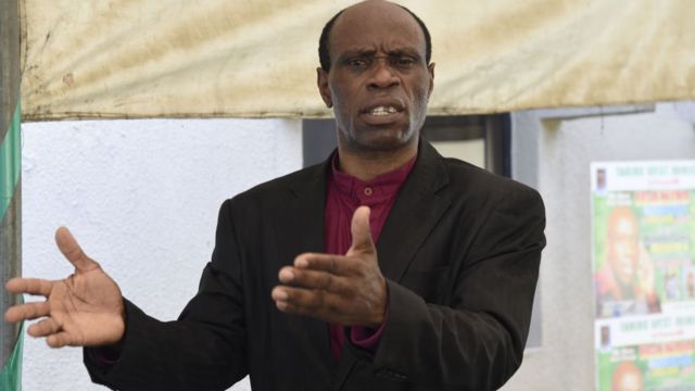 Taribo West dans son rôle de pasteur dans son église à Lagos