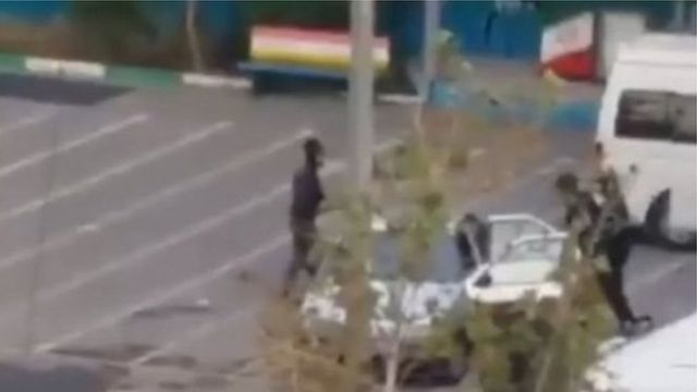 نیروهای مسلح و امنیتی در تهران از یک دبستان برای بازداشت و انتقال معترضان استفاده می کنند
