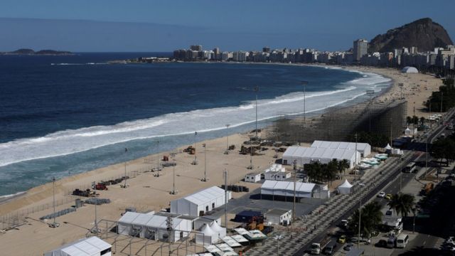 Construção da sede de vôlei de praia em Copacabana