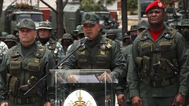 وزير الدفاع الفنزويلي فلاديمير بدرينو شكر الشعب الإيراني على تضامنه مع بلاده.