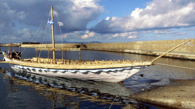 Replica de un barco minoico de aproximadamente el año 1500 A.C.