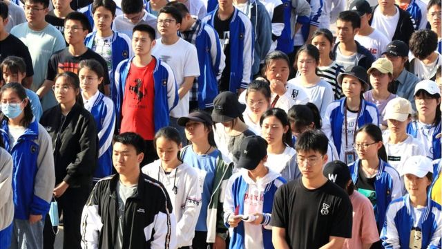 Chinese students at a graduation ceremony, 2021