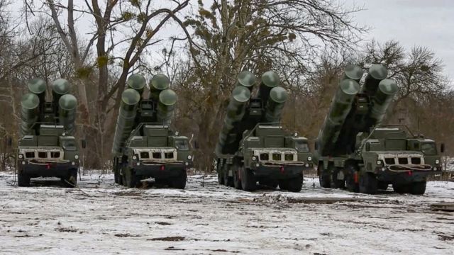 Combat crews of the Russian S-400 air defence system attending the joint operational exercise of the armed forces of Belarus and Russia / RUSSIAN DEFENCE MINISTRY PRESS SERVICE HANDOUT