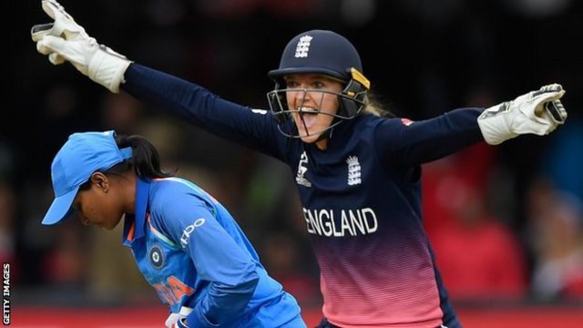 Sarah Taylor: Former England wicketkeeper joins Sussex coaching staff - BBC  Sport