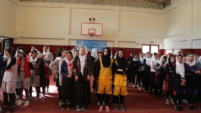 انځورونه: د کابل نجونو ښوونځیو ترمنځ د والیبال سیالۍ
