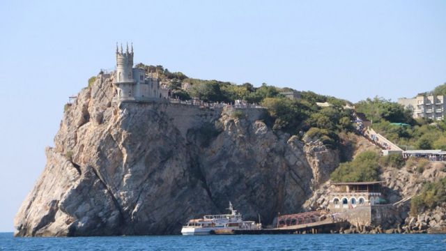 Крим закрили: на анексований півострів нікого не пускатимуть. Але є ...