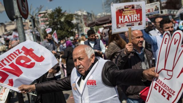 Evet ve hayırı savunan seçmenler