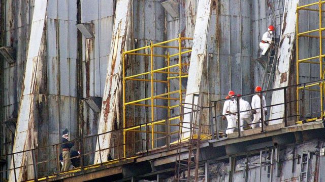 Los trabajadores de mantenimiento del primer sarcófago de Chernóbil