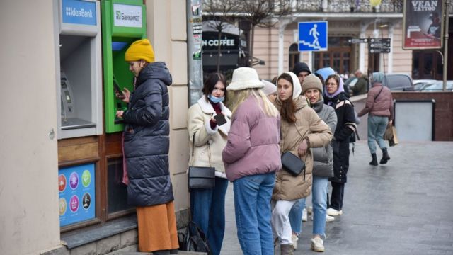 Filas frente a los cajeros en Moscú