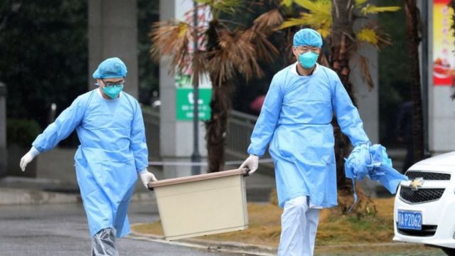 Komisi Kesehatan Kotamadya Wuhan mengatakan sedikitnya 15 petugas medis di Wuhan terinfeksi virus tersebut.
