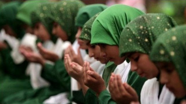 कश्मीर में स्कूल के बच्चे