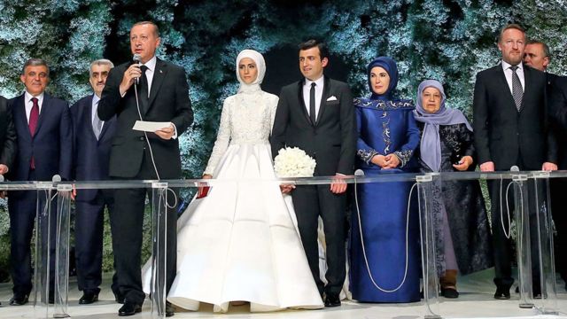 Президент Турции Реджеб Тайип Эрдоган выступает на свадьбе Сельчука Байрактара и Сюмейи Эрдоган