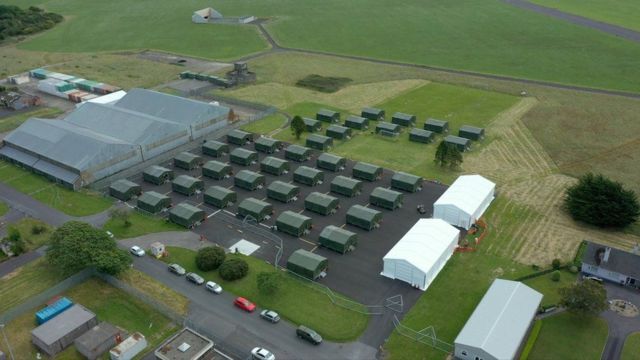 Le camp de tentes de la base militaire de Gormanston peut accueillir jusqu'à 320 personnes