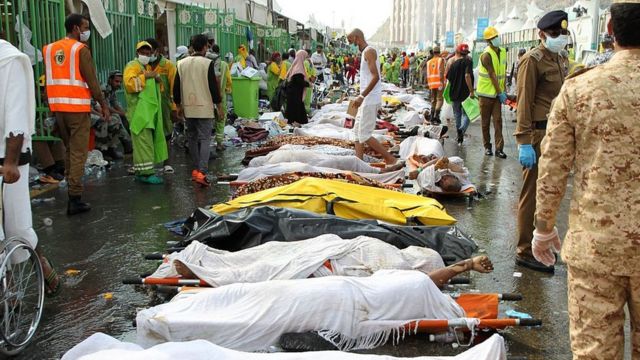 L’année précédente a été marquée par une bousculade mortelle qui a coûté la vie à 2 300 pèlerins dont 450 Iraniens, la nationalité la plus touchée. Il s’agit de l’accident le plus meurtrier de l’histoire du hajj.