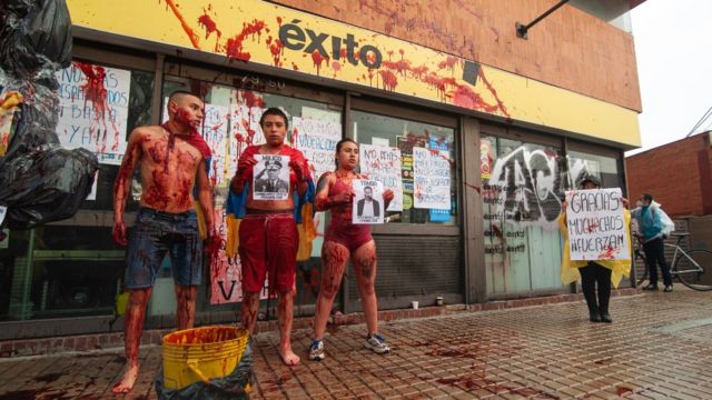Protesta almacenes Exito
