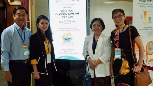 Xuân Quỳnh nằm trong buổi lễ ra mắt Hội Y học Chăm sóc giảm nhẹ Việt Nam năm 2019