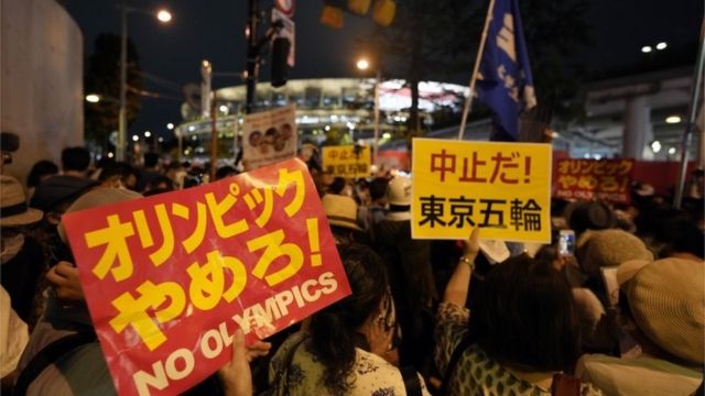 متظاهرون يابانيون