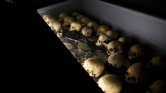 Selon l'ONU, près de 800.000 Tutsi et Hutu modérés ont été tués en 100 jours, d'avril à juillet 1994.