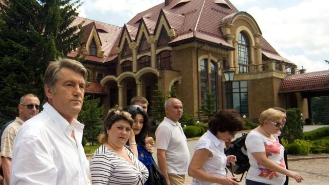 Віктор Ющенко першим із президентів показав резиденцію "Синьогора" журналістам