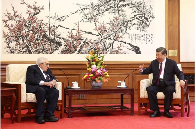 2023年7月20日，中国国家主席习近平（右）在北京会见美国前国务卿基辛格。