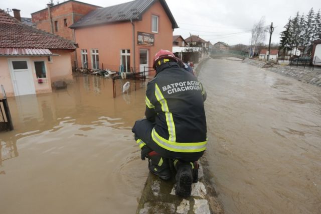 Poplave U Srbiji 2023 Reka Grabovica Potopila Sjenicu U Fotografijama BBC News Na Srpskom