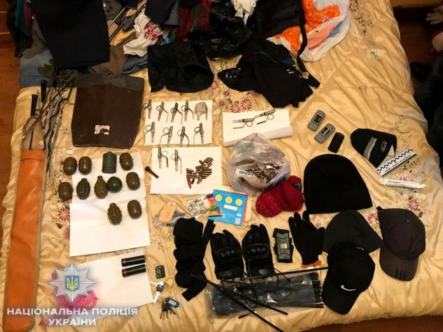 Боеприпасы и оружие, обнаруженные во время обыска квартиры одного из злоумышленников в Киеве