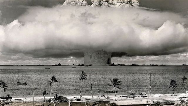 Explosión nuclear en el atolón de Bikini.