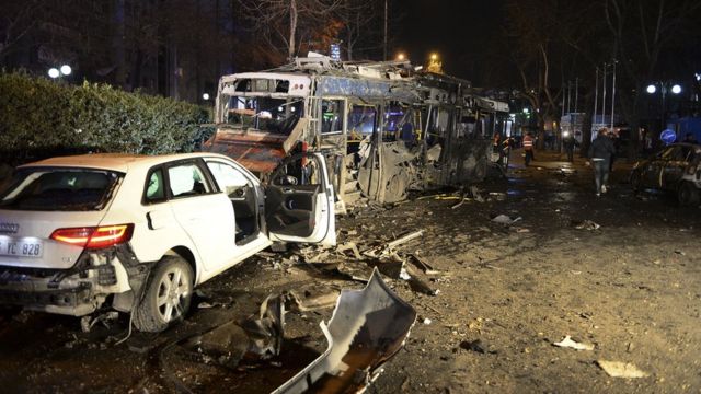 トルコ・アンカラの爆発現場(13日)