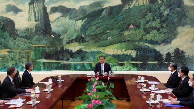 习近平（中）在北京人民大会堂会晤布林肯（左）（19/6/2023）