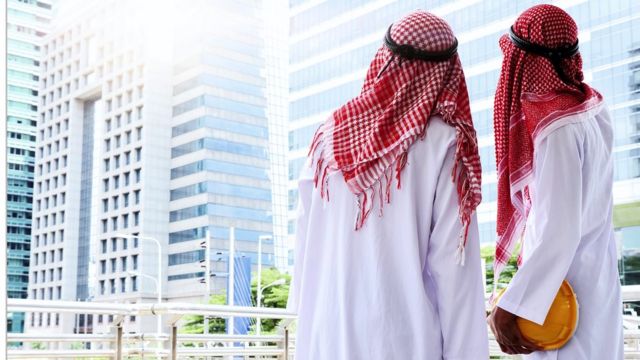 هل تدخل السعودية والإمارات في منافسة على مقرات الشركات العالمية؟