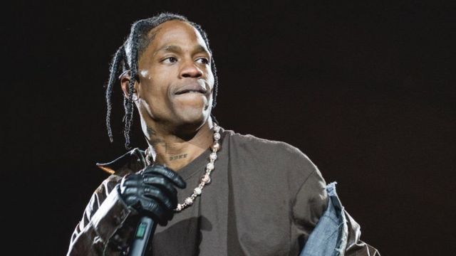 Mwanamuziki Travis Scott aliacha kutumbuiza baada ya kushuhudia mashabiki wake wakiwa kwenye taharuki