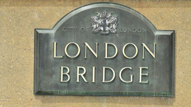 Placa identificando al puente