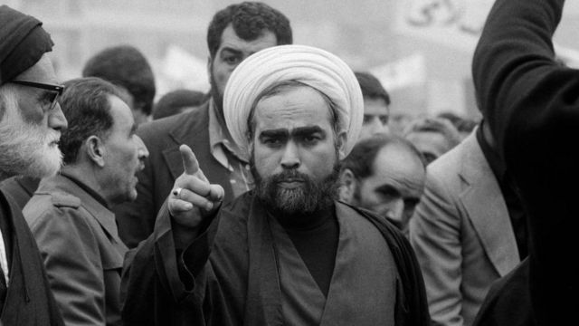 Um clérigo em Teerã durante a Revolução Islâmica no Irã