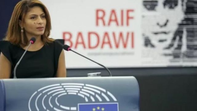 إنصاف حيدر زوجة المدون السعودي رائف بدوي