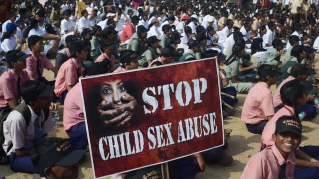 مظاهرة ضد جرائم اغتصاب الاطفال في الهند