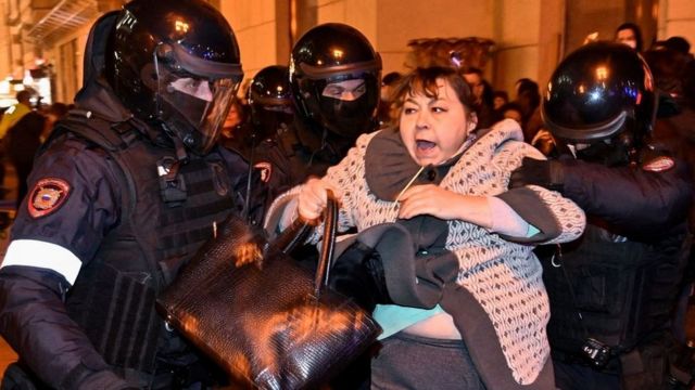 Moscow police detain a woman in a protest against the military mobilization announced by Putin.